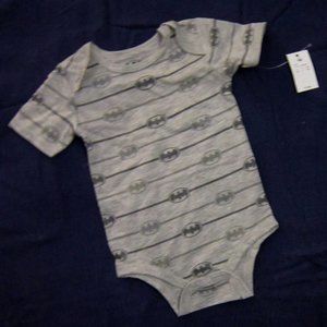 3 for 💲 25 🌟 gray BATMAN Onesie size 18 months grey